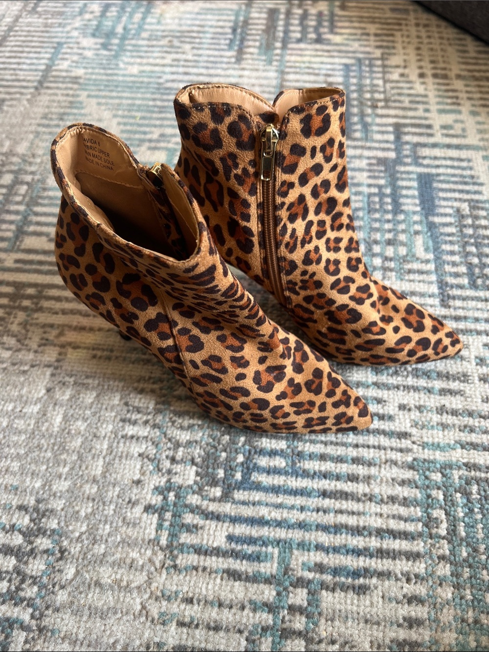 Zigi Soho Savida Leopard Print Pointed Toe Ankle Booties Heels Size 6